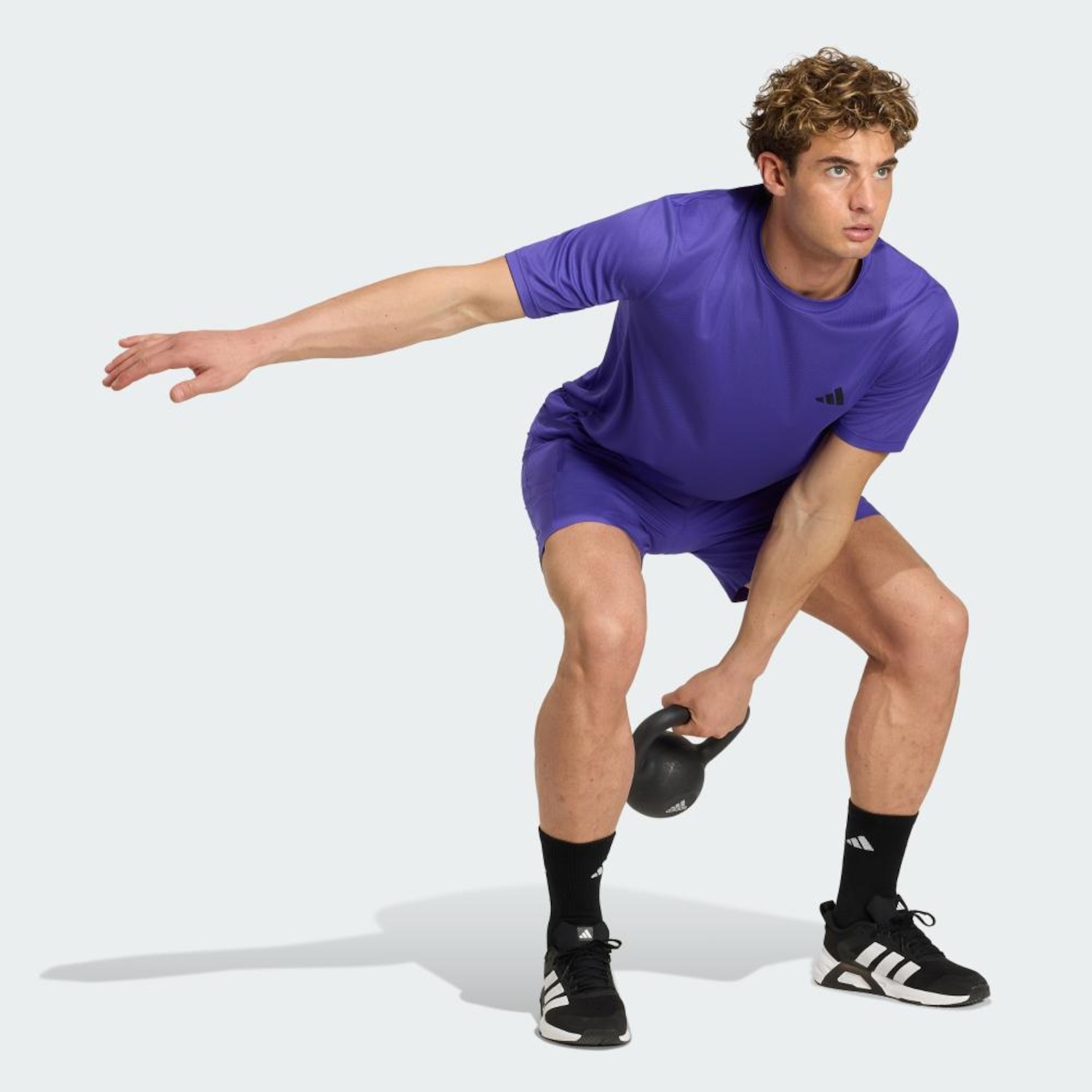 Camiseta adidas Workout Essentials Base Masculina - Foto 4