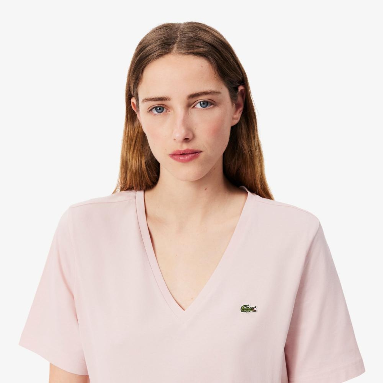 Camiseta de Algodão com Gola V e Caimento Relaxado Lacoste Feminina - Foto 2