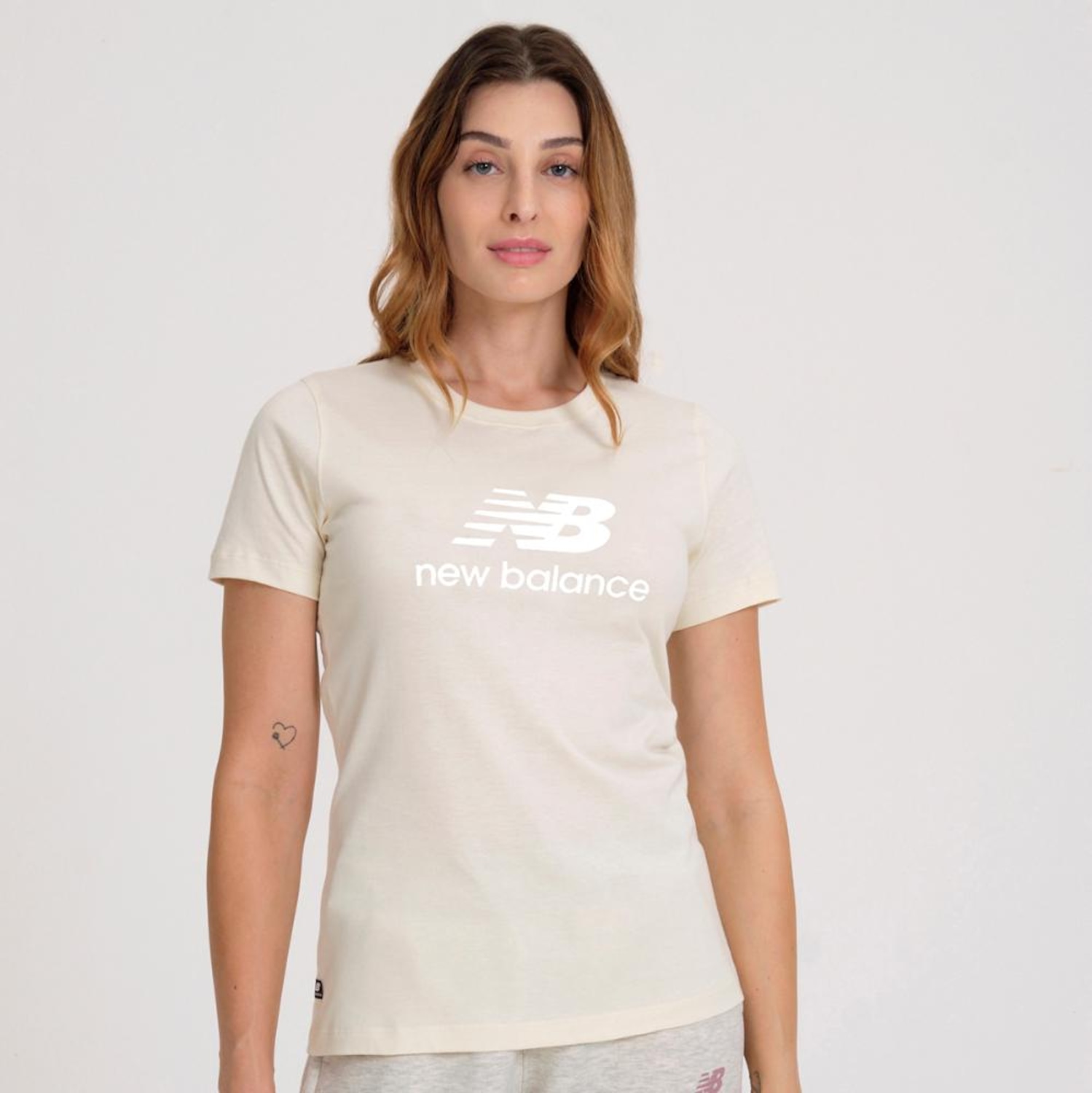 Camiseta New Balance Essentials Feminina - Foto 1