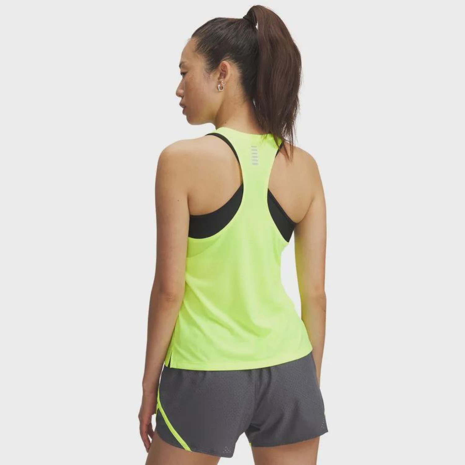 Camiseta Regata de Corrida Under Armour Launch Singlet - Feminina - Foto 2