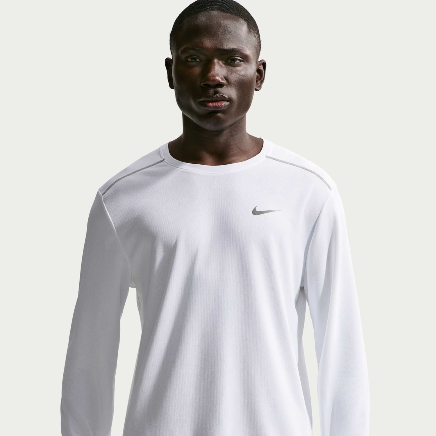 Camiseta Dri-FIT Nike Manga Longa UV Miler Masculina - Foto 1