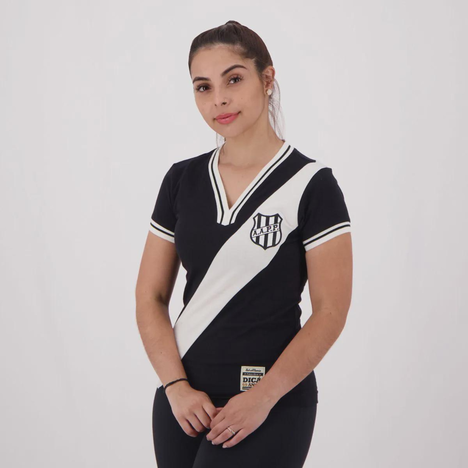 Camisa Ponte Preta Retrô II 1977 FutFanatics Feminina - Foto 2