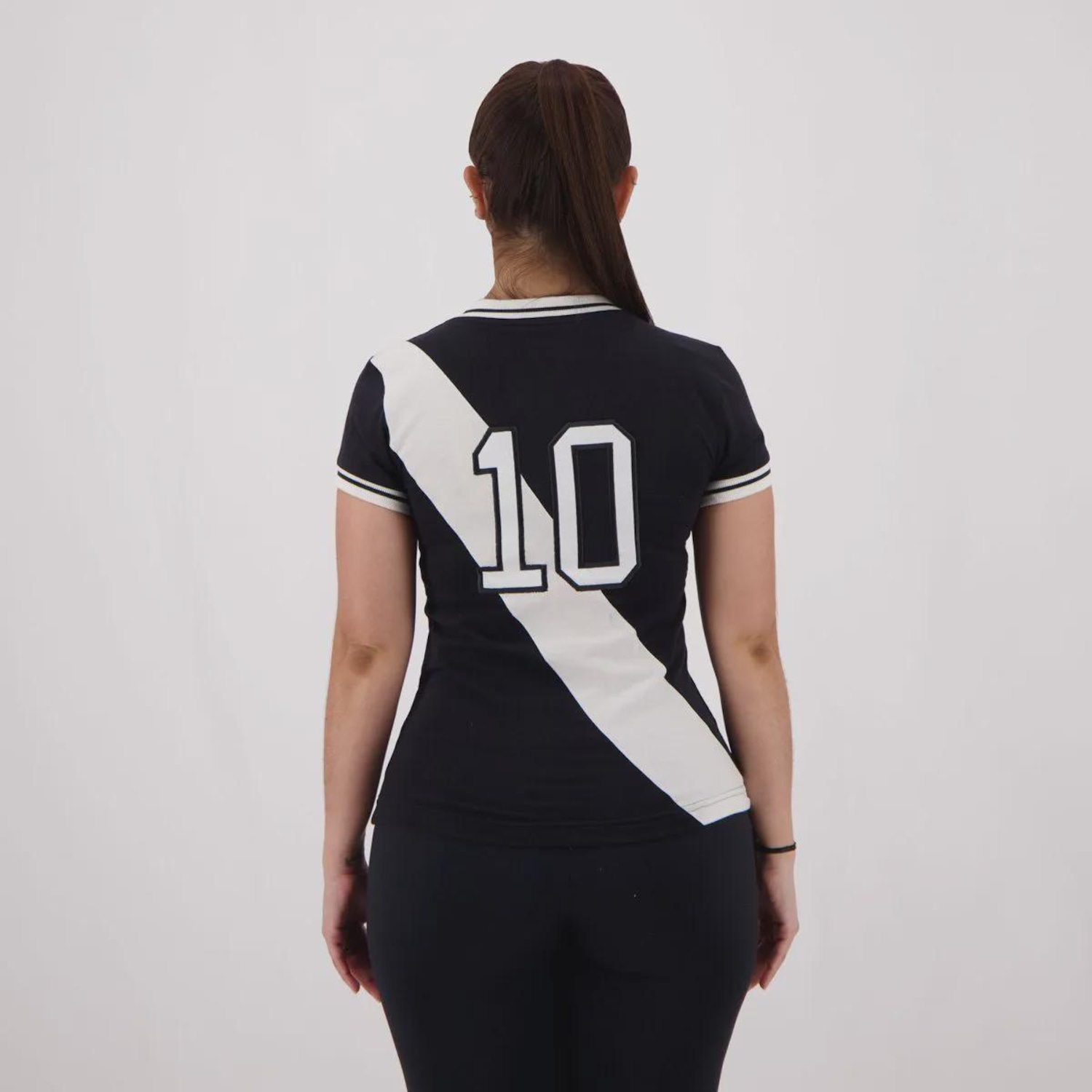Camisa Ponte Preta Retrô II 1977 FutFanatics Feminina - Foto 3