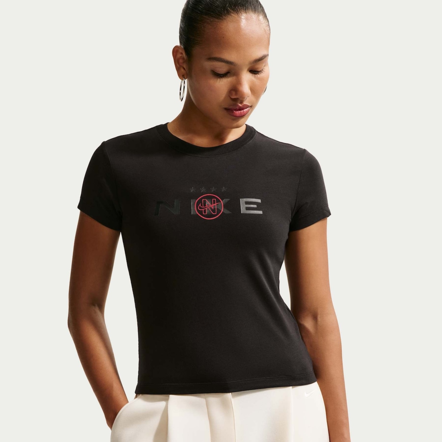 Camiseta Nike Sportswear Chill Knit Feminina - Foto 1