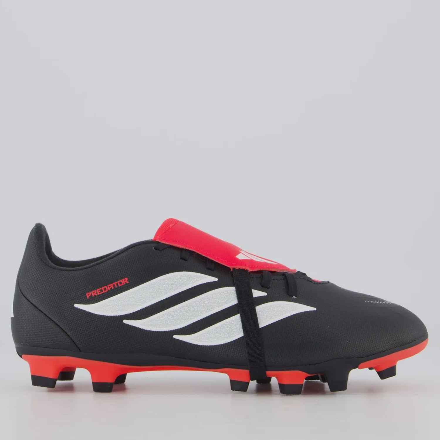 Chuteira de Campo Adulta Predator Club adidas - Foto 1