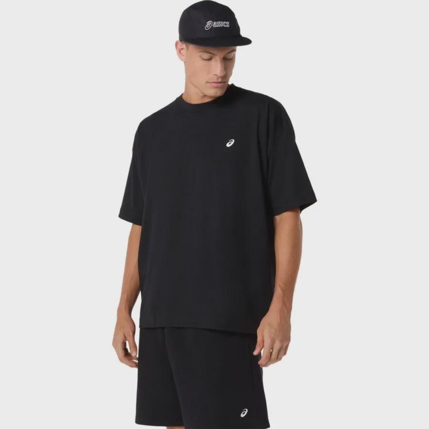 Camiseta ASICS Relaxada com Estampa de Nuvens Masculina - Foto 2