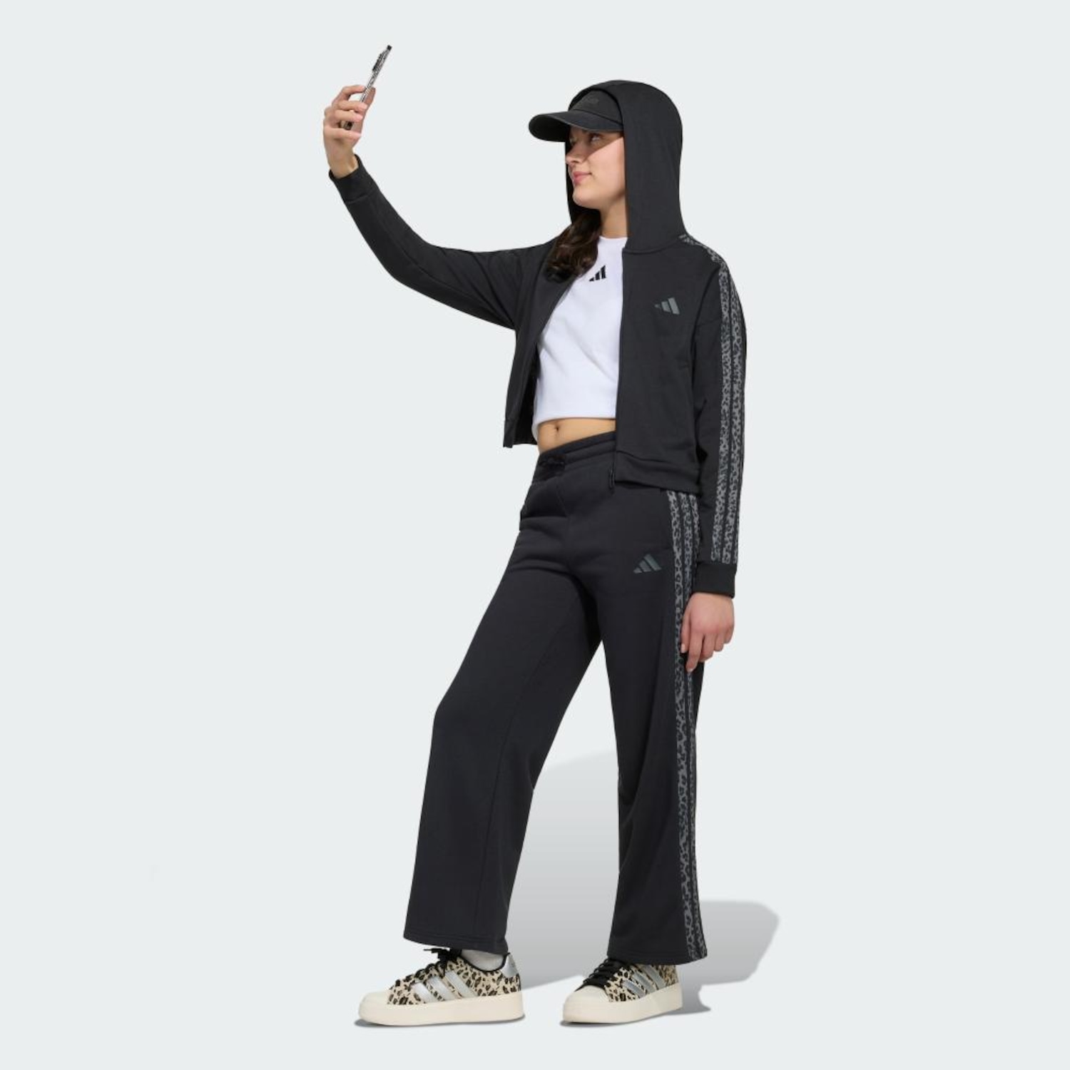 Jaqueta de Moletom com Capuz adidas Essentials Seasonals Animal Feminina - Foto 4