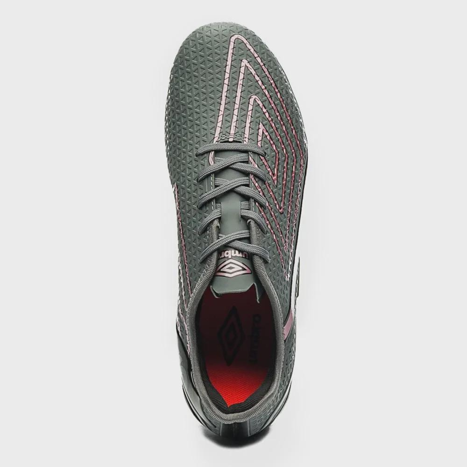 Chuteira de Campo Adulto Umbro Chrome - Foto 2