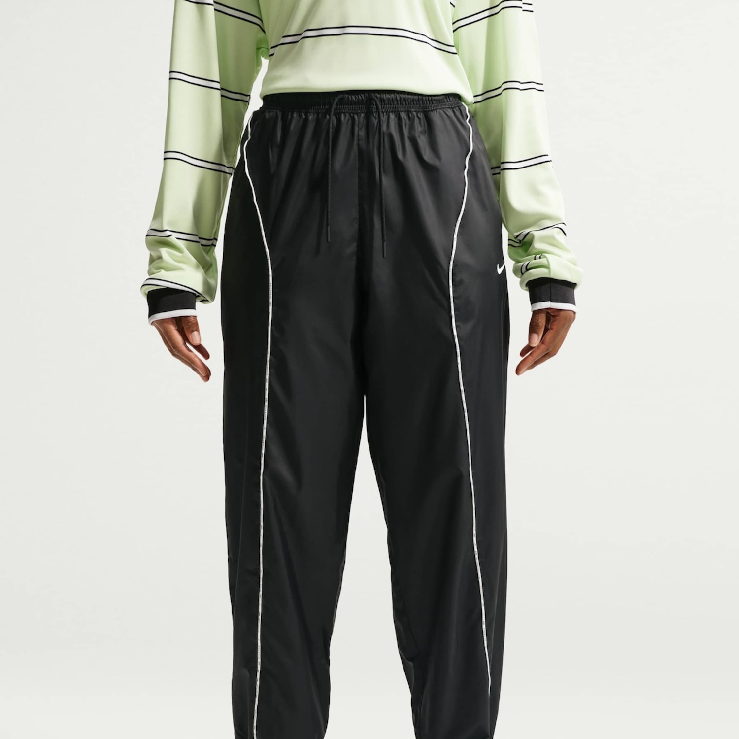 Calça Nike Athletics Department Woven Feminina - Foto 2