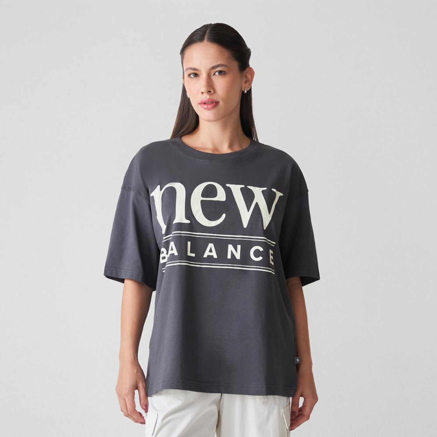 Camiseta New Balance Reimagined Oversized Feminina - Foto 1