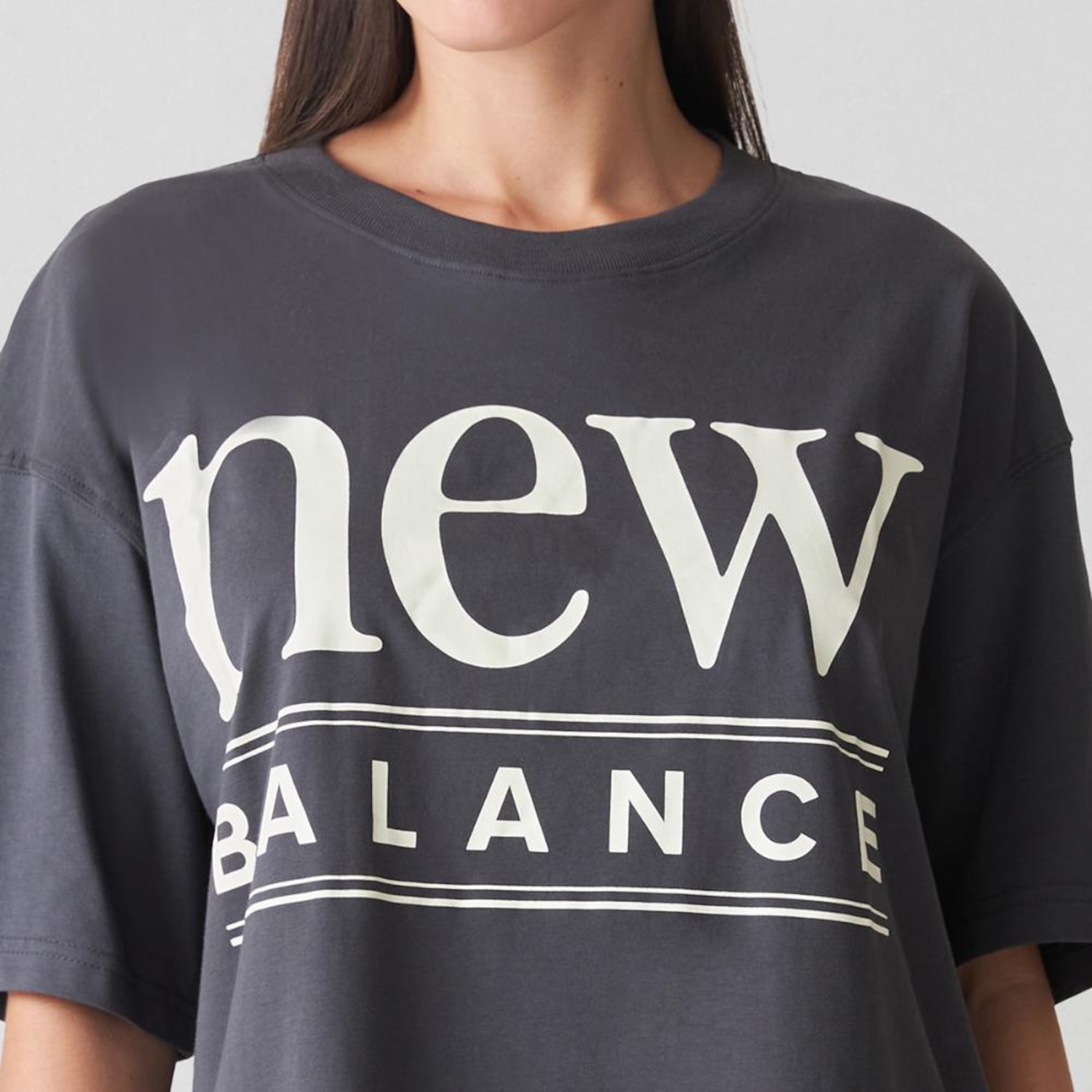 Camiseta New Balance Reimagined Oversized Feminina - Foto 4