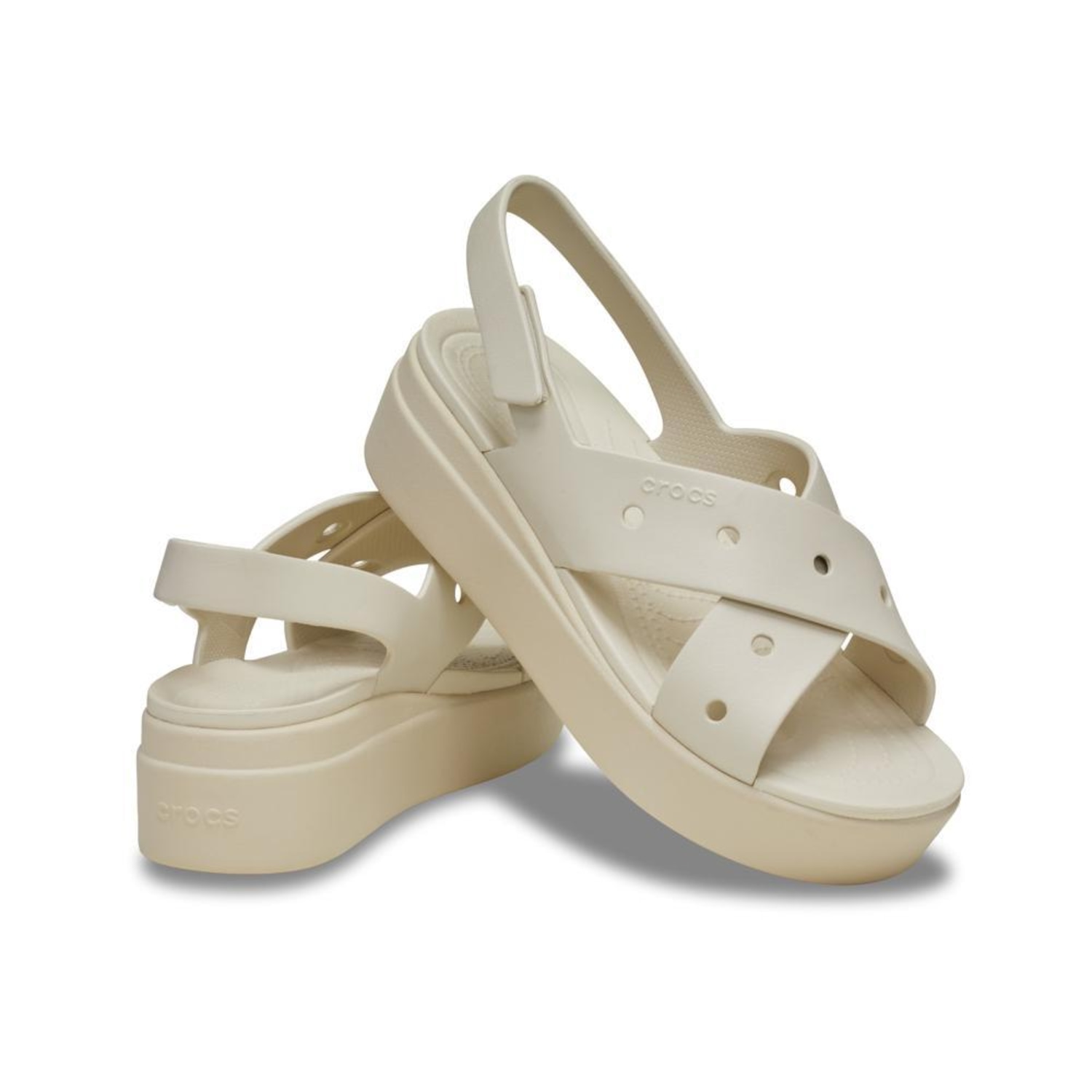Sandália Crocs Brooklyn 4U Cross Strap Sandal Frappe - Unissex - Foto 3