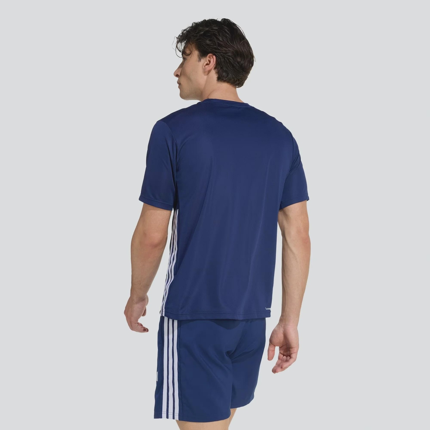 Camiseta adidas Workout Essentials Base 3 Listras - Masculino - Foto 2