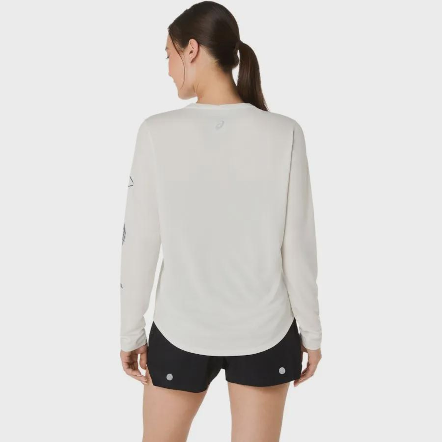 Camiseta Manga Longa Asics Fujitrail Logo LS - Feminina - Foto 2