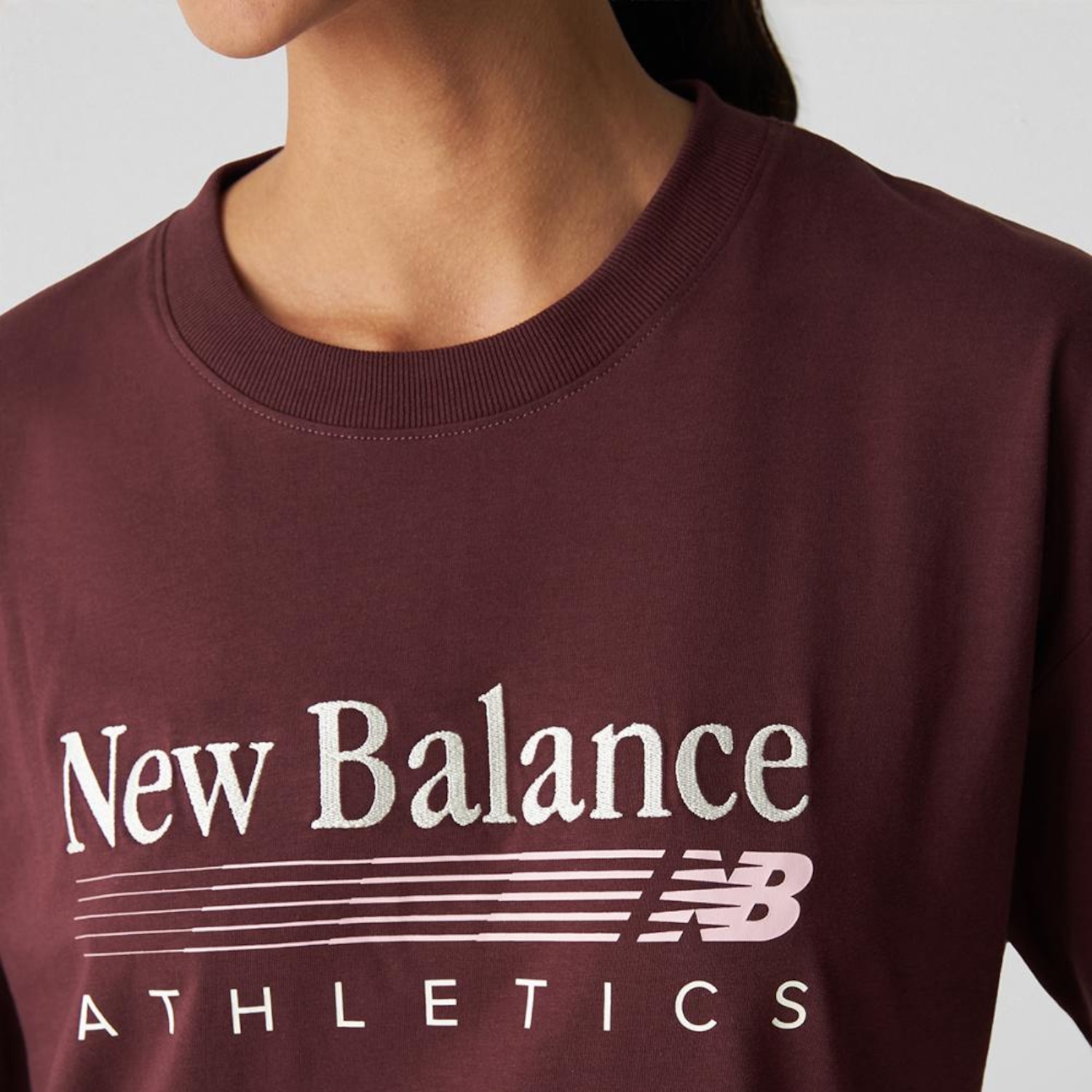 Camiseta Trackside Oversized New Balance Feminina - Foto 3