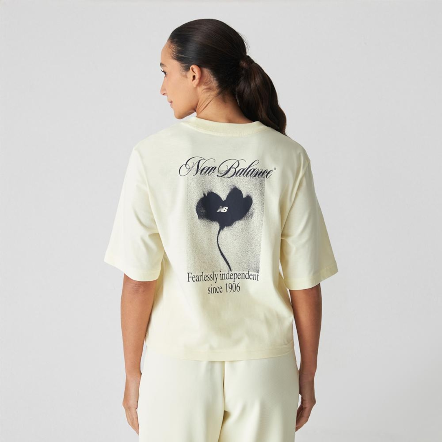 Camiseta Pressed Flowers New Balance Feminina - Foto 2