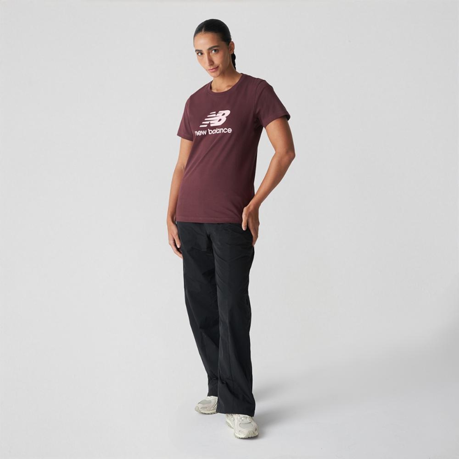 Camiseta New Balance Manga Curta Essentials Feminina - Foto 4