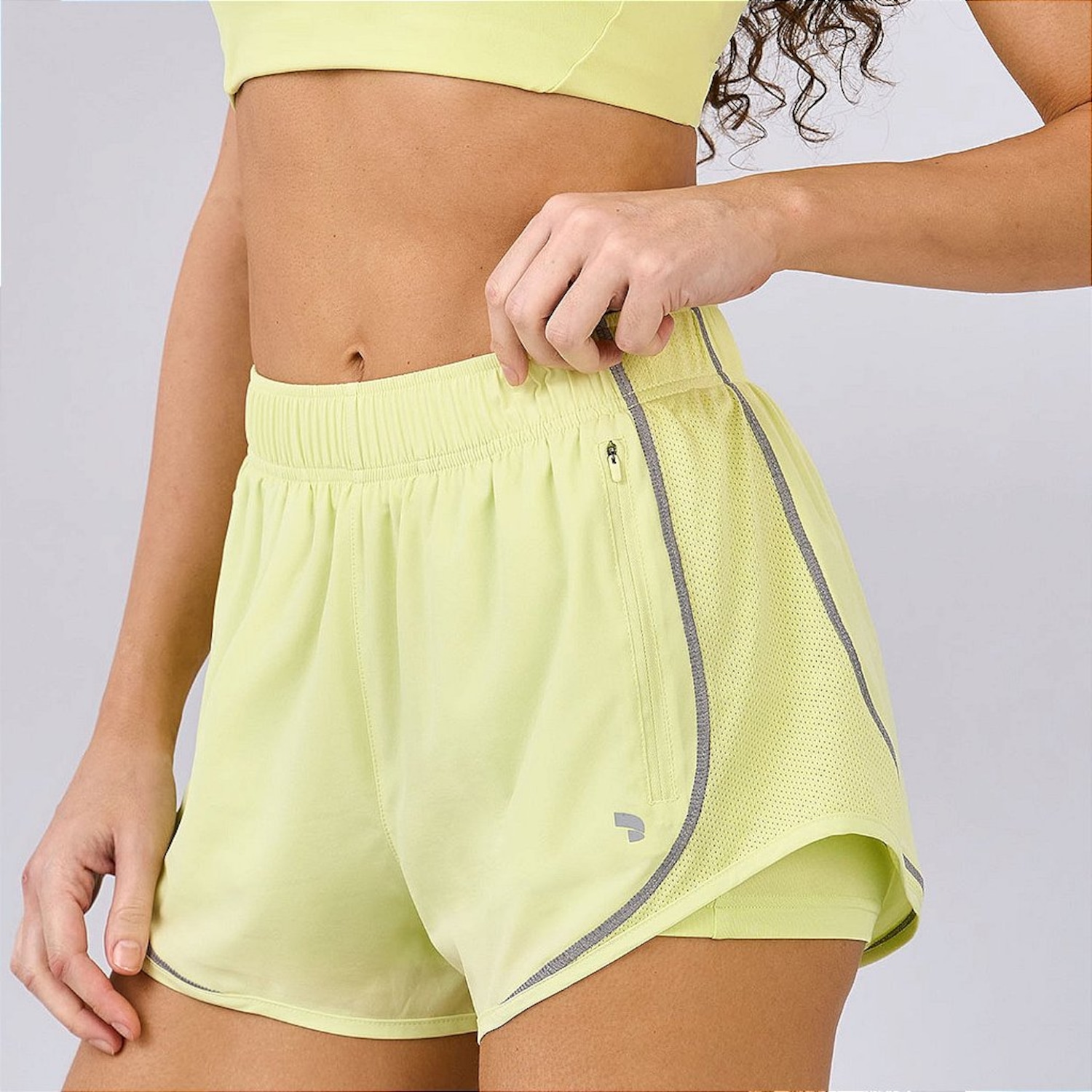 Shorts Alto Giro Sobreposto Refletivo Feminino - Foto 1