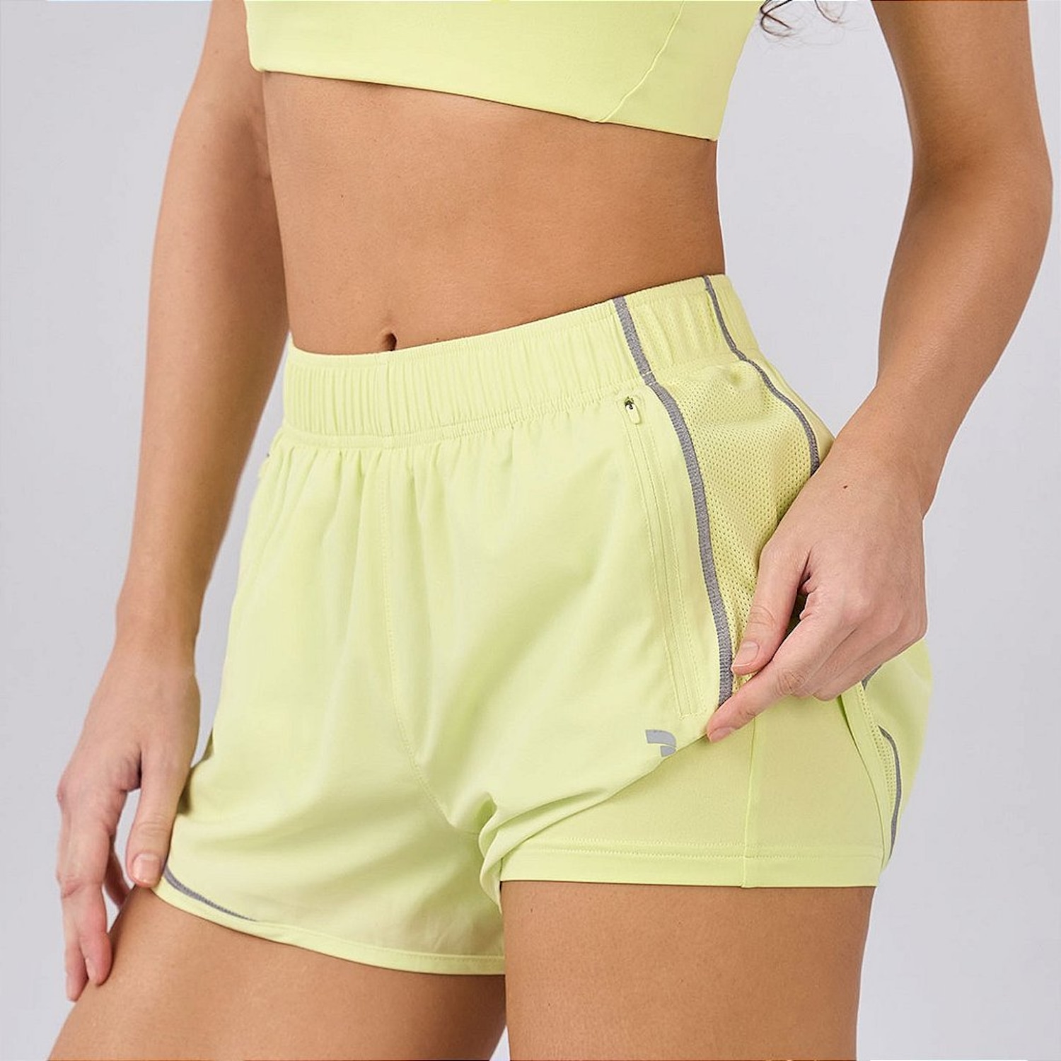 Shorts Alto Giro Sobreposto Refletivo Feminino - Foto 3