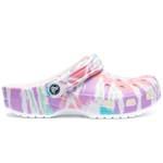 Sandália Crocs Adulto Classic T Dye Graphic Clo BRANCO/ROSA