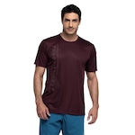 Camiseta Masculina ASICS Manga Curta Anti Odor Estampa Treino VINHO