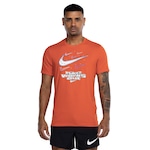 Camiseta Masculina Nike Manga Curta Dri-Fit Tee Iykyk S LARANJA