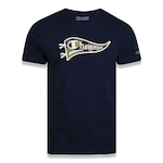 Camiseta Champion Ath Patchwork Pennant - Masculina AZUL ESCURO