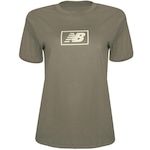 Camiseta New Balance Essentials Logo - Feminina VERDE