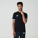 Camiseta Umbro Tape Legacy - Masculina PRETO