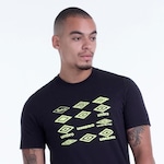 Camiseta Umbro Football Evolution - Masculina PRETO