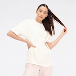 Camiseta New Balance Athletics Linear - Feminina Off White