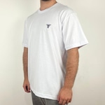 Camiseta Fallen Logo Bordado - Masculina BRANCO