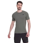 Camiseta New Balance Tenacity Logo - Masculina CINZA