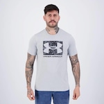 Camiseta Under Armour Camo Boxed - Masculina CINZA