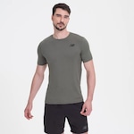 Camiseta New Balance Tenacity Logo - Masculina CINZA