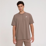 Camiseta New Balance Small Logo - Masculina MARROM