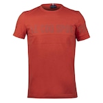 Camiseta Ess Bar a Tee Clip Ss Vermelha - Le Coq Sportif - Le Coq Sportif - Masculino VERMELHO