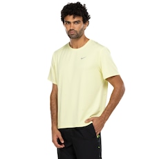 Camiseta Nike Dri-FIT One Luxe Feminina - Amarelo