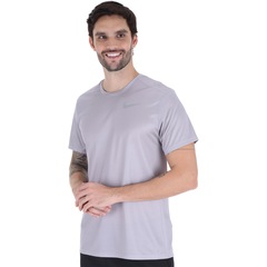 Camiseta Nike Run Top SS - Masculina - Foto 2