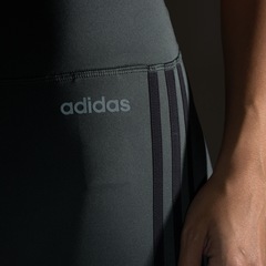 Calça Legging adidas D2M 3S HR LT - Feminina - Foto 4