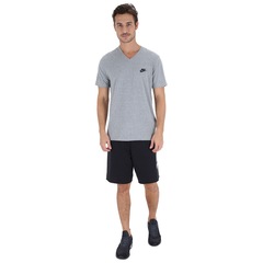Camiseta Nike Club Vneck - Masculina - Foto 4