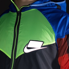 Jaqueta Corta-vento com Capuz Nike Windrunner - Masculina - Foto 6