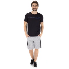 Camiseta Calvin Klein Básica - Masculina - Foto 4