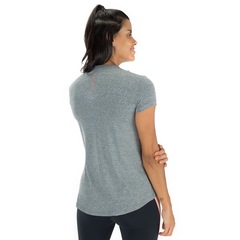 Camiseta Calvin Klein Basic - Feminina - Foto 3