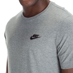 Camiseta Básica Nike Club Logo Pequeno Masculina - Foto 3