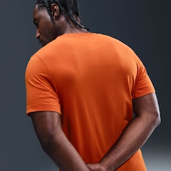 Camiseta Básica Nike Club Logo Pequeno Masculina - Foto 3