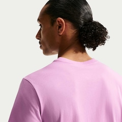 Camiseta Básica Nike Club Logo Pequeno Masculina - Foto 5