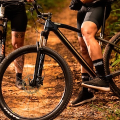 Mountain Bike Caloi Carbon Ibex - Aro 29 - Câmbio Traseiro Shimano Deore - 12 Marchas - Foto 13