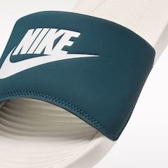 Chinelo Nike Victori - Slide - Masculino - Foto 6