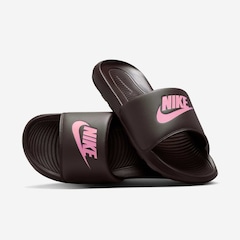 Chinelo Nike Victori One - Slide - Feminino - Foto 2